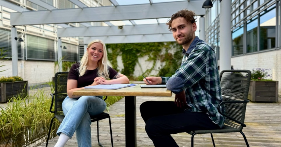 Ingrid og Philip legger en siste finpuss på gjennomkjøring til Nordic Bakery Cup 2024